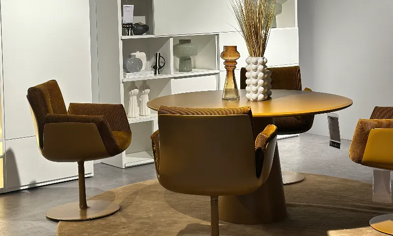 Senf und Ocker als Highlights im Esszimmer